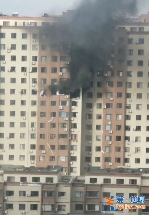 辽宁凤城一小区发生燃气爆炸 楼下商户称玻璃被震碎？