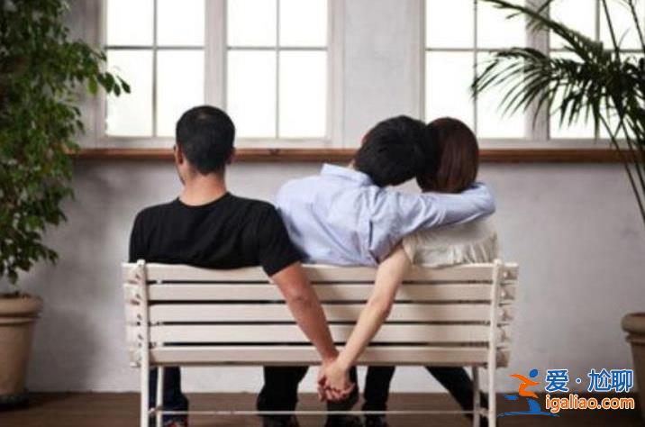 冒充涉事女教师直播？大批仿号被官方封了？