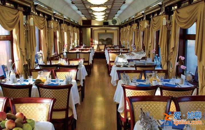 央媒评乘务员餐车吃饭被怒怼，应要多些相互理解[列车餐桌]？