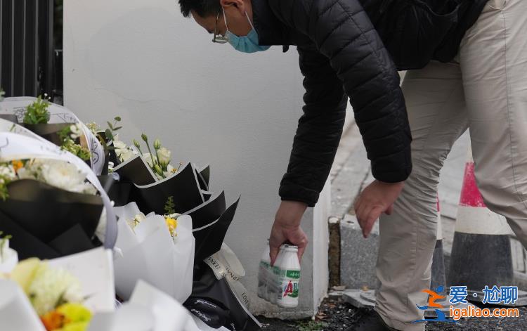 市民和员工自发悼念宗庆后 原娃哈哈总部门前摆满鲜花和AD钙奶？