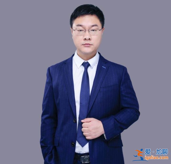 “宾利车主高架伤人事件”劝架男子找到了 当事人是名律师？