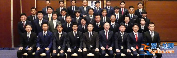 日媒爆料自民党集会现露骨舞蹈秀 政客“嘴对嘴”给舞女送小费 日网友愤怒？