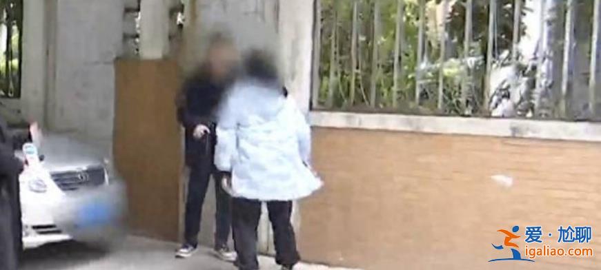 男子拒付22万彩礼女方引产，引产男方应该赔偿多少[引产]？