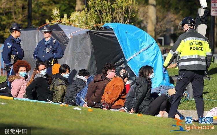 美加州大学洛杉矶分校亲巴以两派示威者爆发肢体冲突 护栏被冲破？