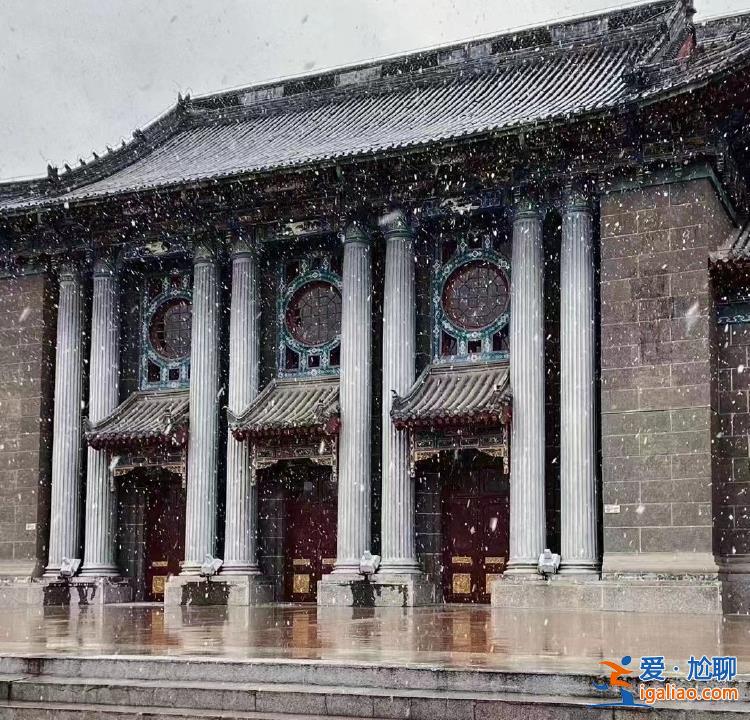 河南大学大礼堂失火 房顶基本坍塌 修缮项目中标公司曝光？