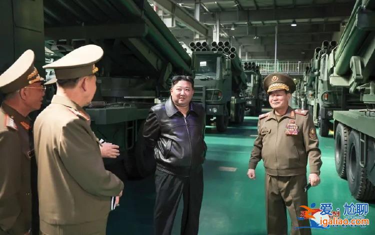 金正恩视察军工企业并现场打靶 枪枪十环？