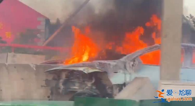 上海S2高速一新能源轿车发生单车着火事故 明火已扑灭？