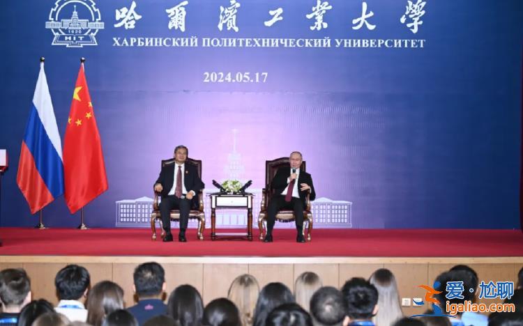 与师生对话 体验学校自研机器人？