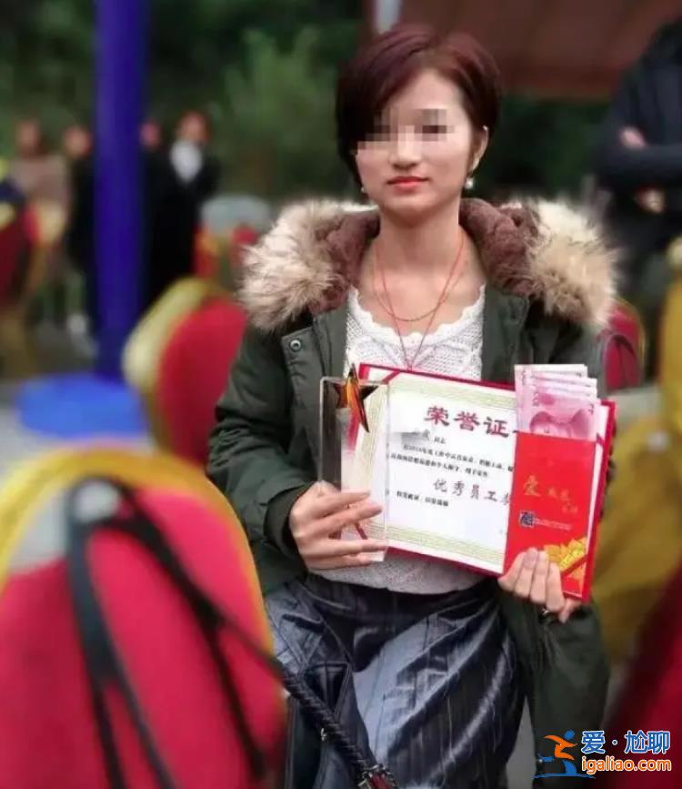 开庭后他们才想来祭拜？