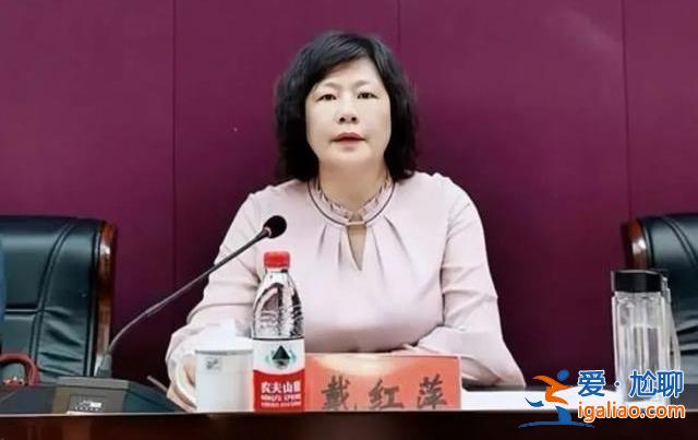 曾多次向区委书记赠送礼金？