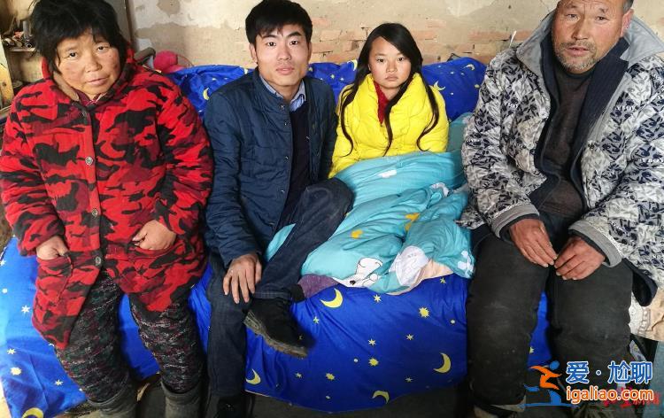 女子背小儿麻痹症男友登泰山引关注 当事人回应网友质疑？