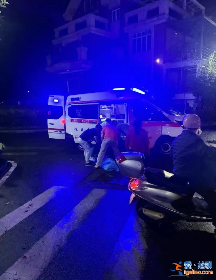 福建一小区突发凶案 疑为离职保安持刀伤害业主一家三口 警方介入？