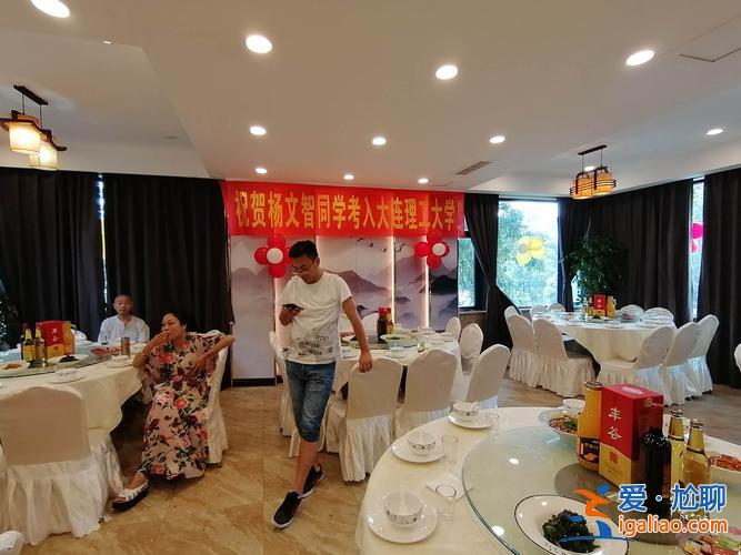 升学宴在酒桌上说的话(同学孩子升学宴酒桌上咋说)？