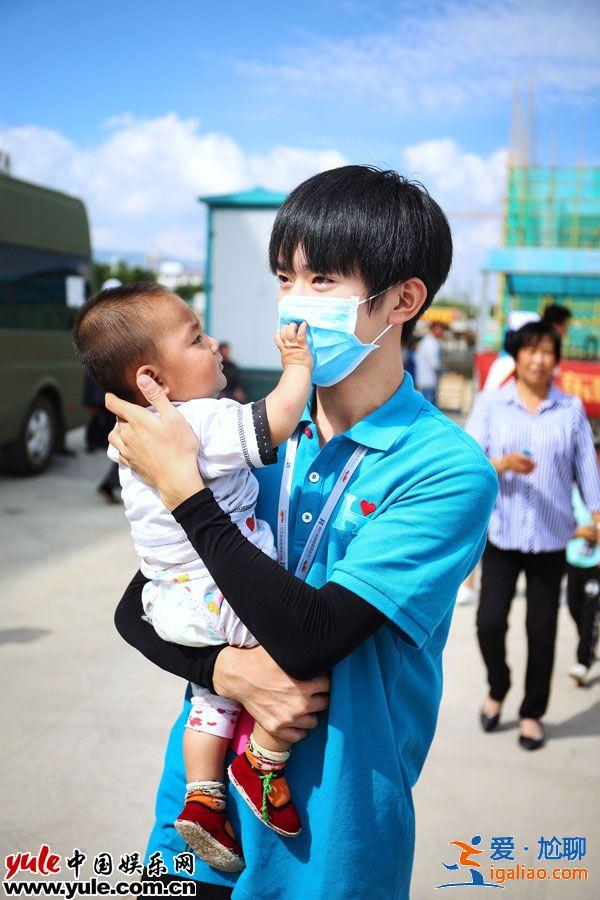 韩红易烊千玺跑急诊  TFBOYS又一成员助力百人援宁