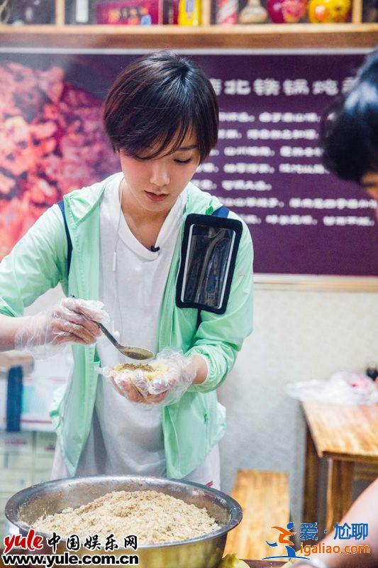 王珞丹包土月饼险“露馅儿” 活字印刷自嘲“智商堪忧”