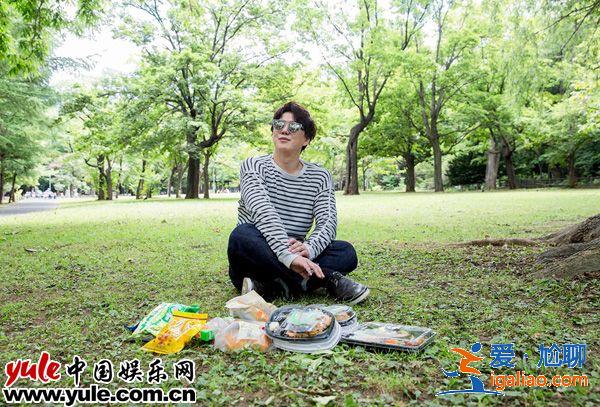 萧煌奇《心爱冤仇人》MV远赴北海道取景 遭樱花妹包围喊欧巴