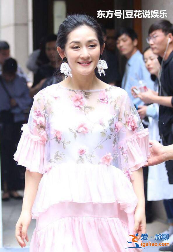 谢娜出席活动成焦点,笑容憔悴惹人怜!网友:娜姐太拼了! 谢娜出席活动成焦点,笑容憔悴惹人怜!网友:娜姐太拼了!
