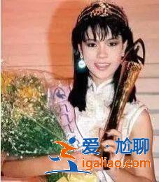 亚姐原来瓜这么多！当小三、卖淫、拍三级片，还轮番上演艳照门…