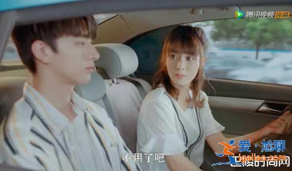 《致我暖暖的小时光》首播笑入坑 怪咖学霸撞车错包拿卫生巾？