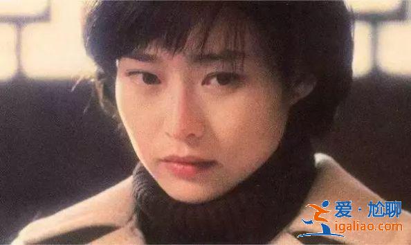 亚姐原来瓜这么多！当小三、卖淫、拍三级片，还轮番上演艳照门…