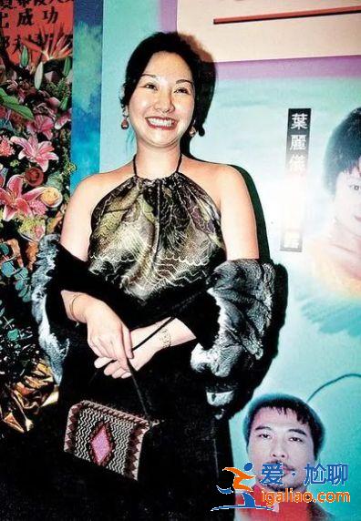 亚姐原来瓜这么多！当小三、卖淫、拍三级片，还轮番上演艳照门…