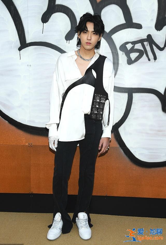 吴亦凡为杰克逊豁出去了?一身造型根本看不懂,3万的鞋子亮了! 吴亦凡为杰克逊豁出去了?一身造型根本看不懂,3万的鞋子亮了!