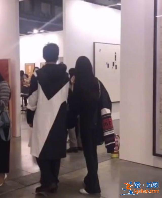 宅男集体失恋,女神郭碧婷牵手向佐