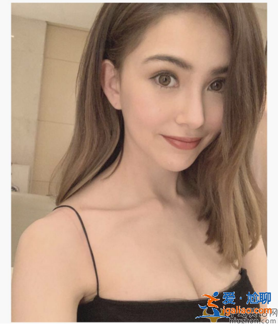 “天王嫂”昆凌穿低胸吊带自拍，丝毫不怕杰伦吃醋