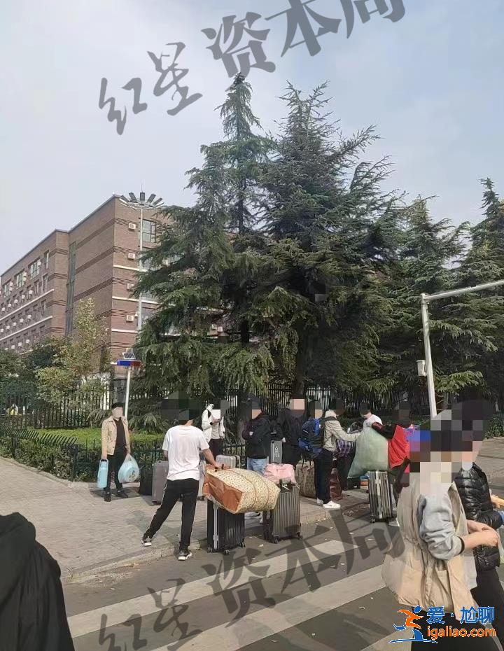 一周前已大量停工 约8000人离职 郑州富士康已进厂招人？