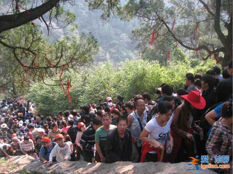 五一前泰山游客爆满，别再去添“堵”？