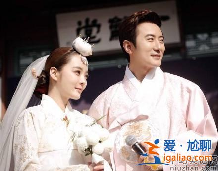 蔡琳晒儿子穿韩服过中秋 五官和爸爸高梓淇一模一样 蔡琳晒儿子穿韩服过中秋 五官和爸爸高梓淇一模一样