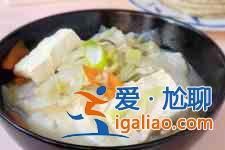白菜炖豆腐的做法？