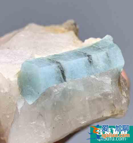 堇青石的作用 蓝色的天然石头有哪些？