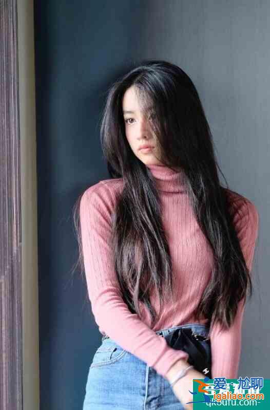 木村光希晒美照 对镜托腮浅笑尽显淑女优雅气质？