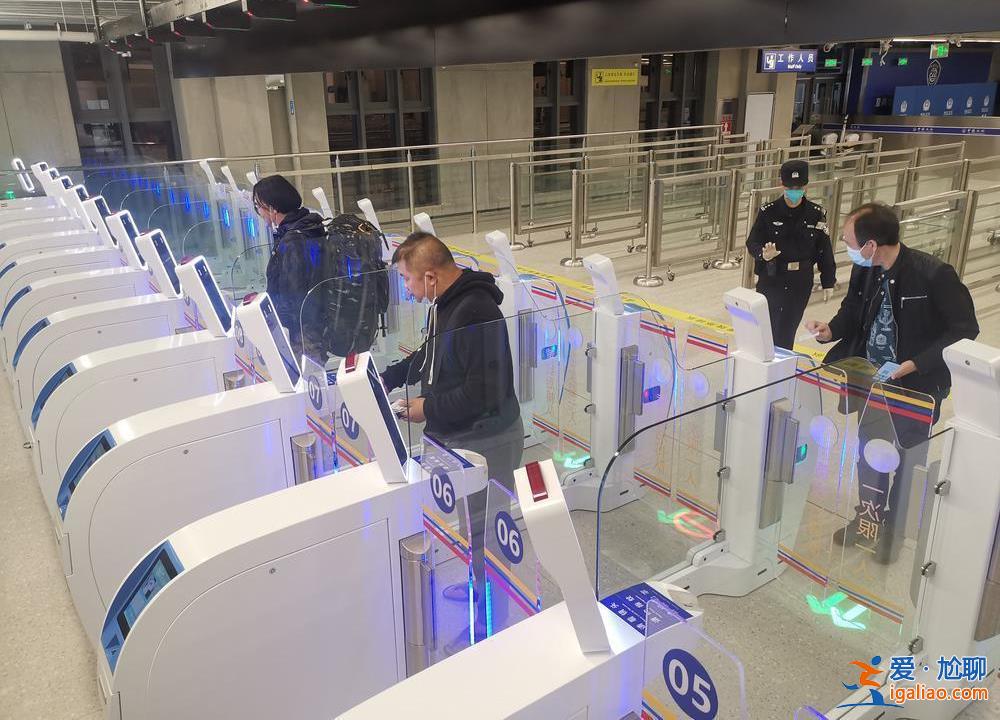 直击深圳皇岗口岸恢复通关 有香港市民连夜“入境吃宵夜”？