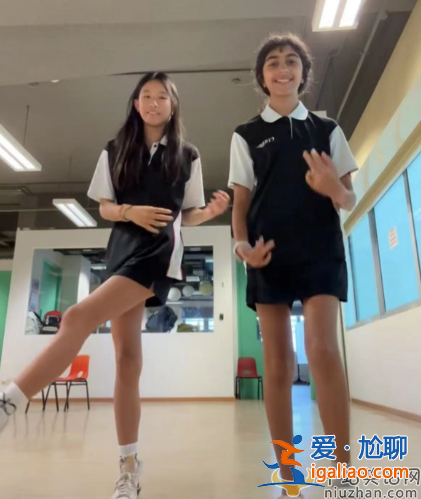 张庭夫妇移民了吗?曝移居新加坡女儿一年学费45万