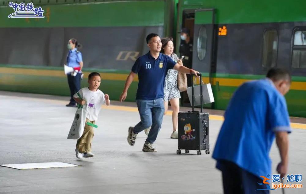 上半年全国铁路发送旅客17.7亿人次 接近2019年同期水平？