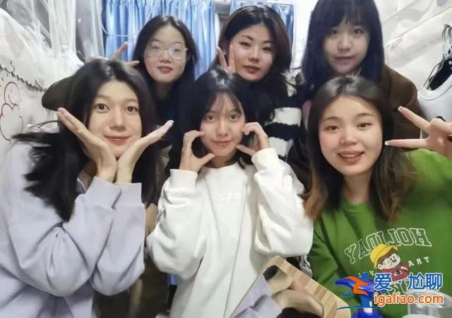 同宿舍6女生拒绝内卷全员保研互相合作学习？