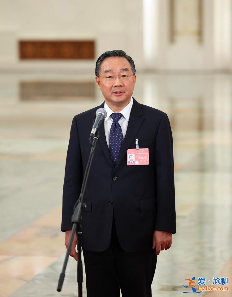 新老面孔齐亮相 解读政策回应关切？