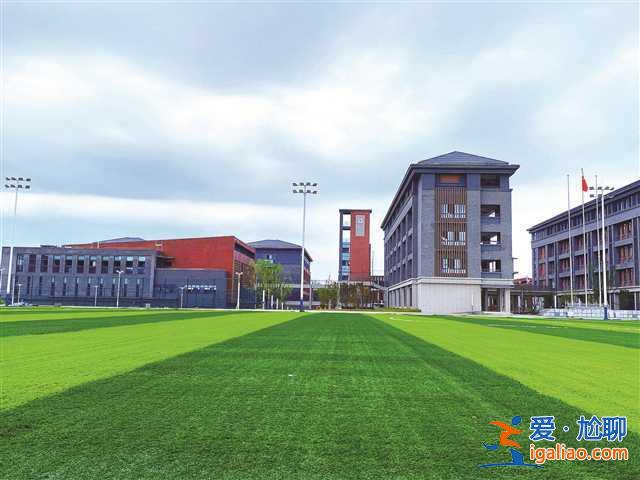 重庆大足提升学历的地方，重庆大足某中学整楼高喊“放假”，学校补课到底对不对？
